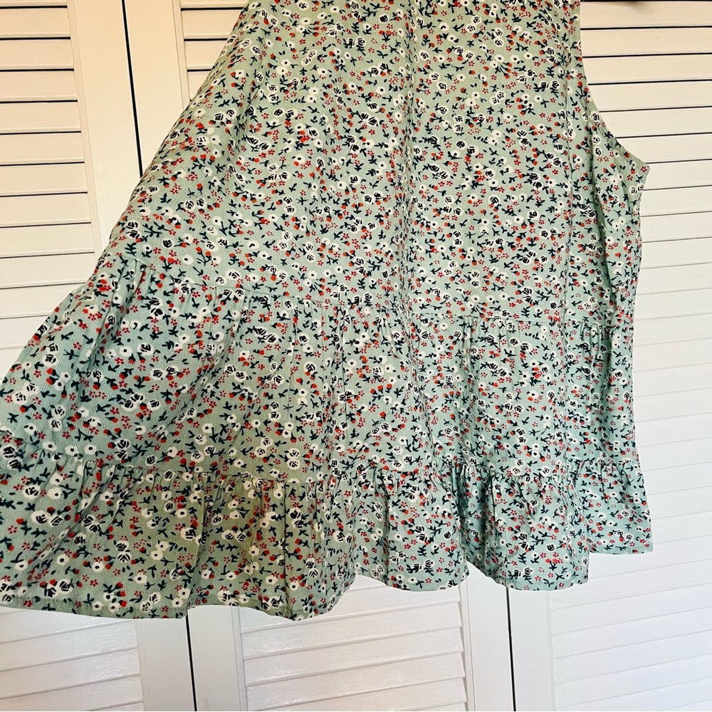 Floral Sleeveless Top - Picture 6 of 10